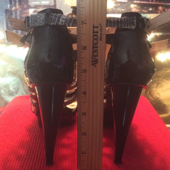 Guess Strappy Platform Heels 61/2 - Picture 5 of 7